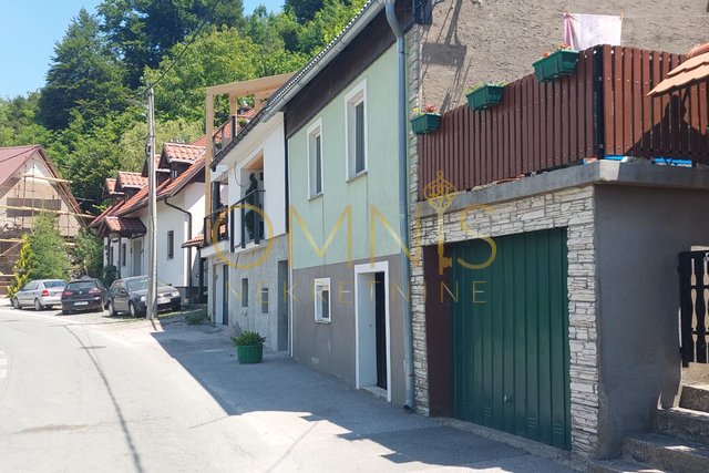 Fužine, dvojna kuća s pogledom na jezero